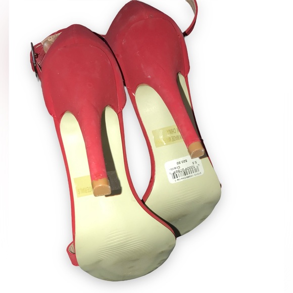 NWOT red heels sandals in size 5.5, 4” heel - Picture 4 of 5